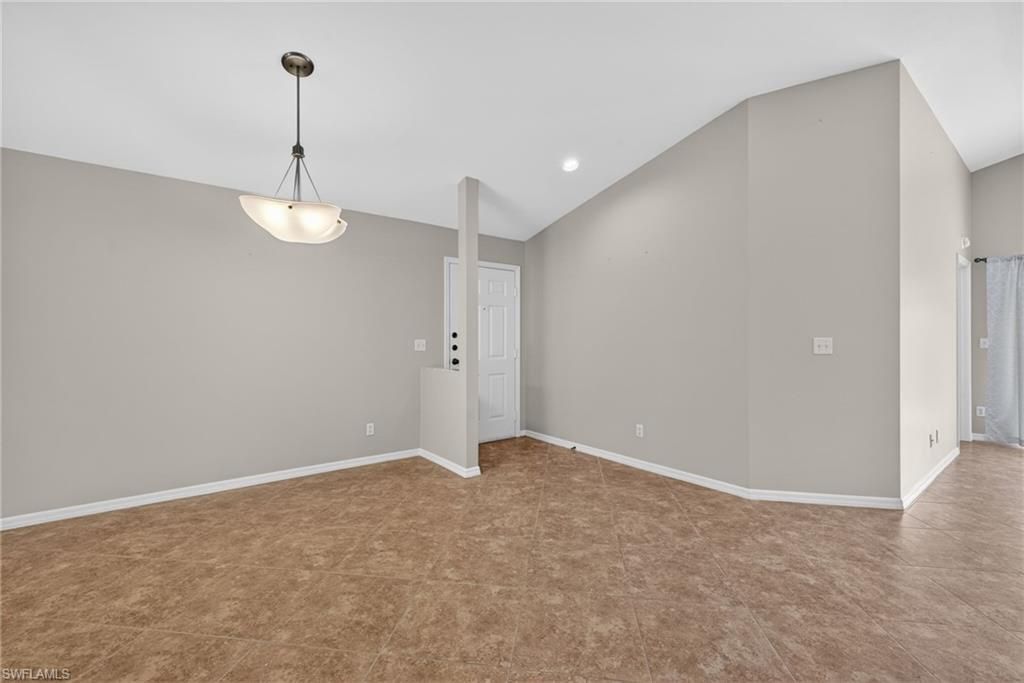 9836 Luna Cir, Unit F-204, Naples, FL 34109 Photo