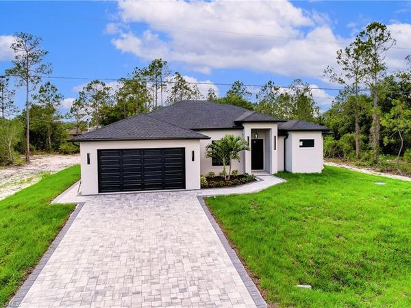 915 Lincoln AVE , LEHIGH ACRES, FL 33972