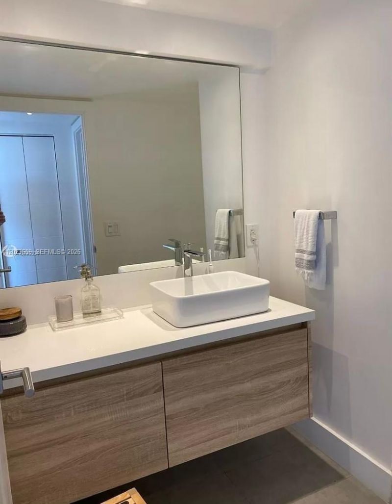 590 Ocean Dr , Unit 8B, Key Biscayne, FL 33149 Photo