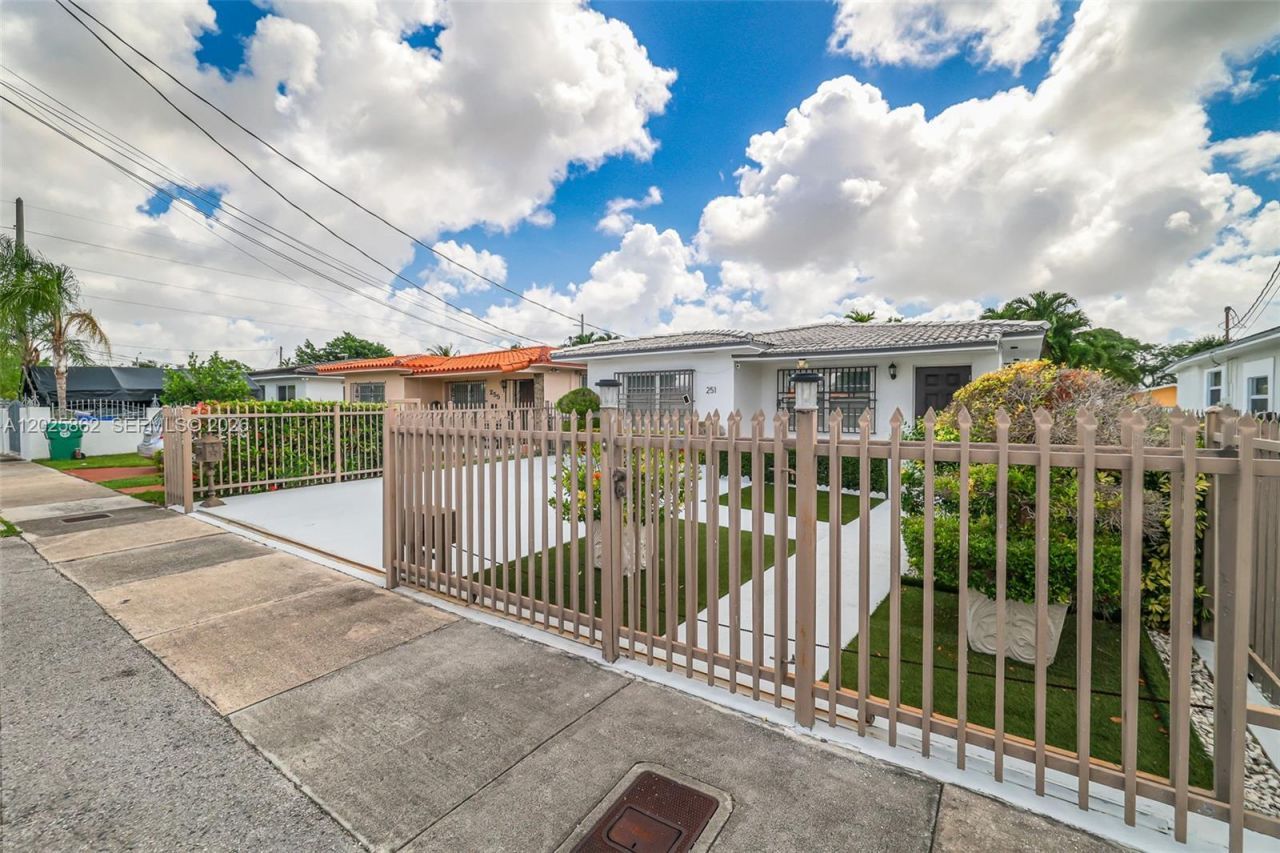 251 NW 60th Ct , Miami, FL 33126 Photo