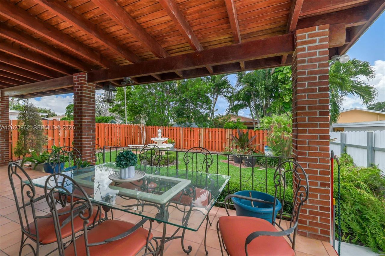 251 NW 60th Ct , Miami, FL 33126 Photo