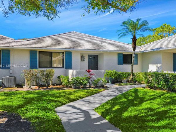 105 Club Dr , Unit 105, Palm Beach Gardens, FL 33418