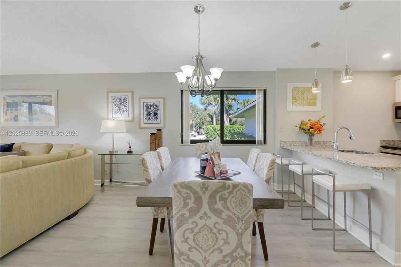 105 Club Dr , Unit 105, Palm Beach Gardens, FL 33418 Photo