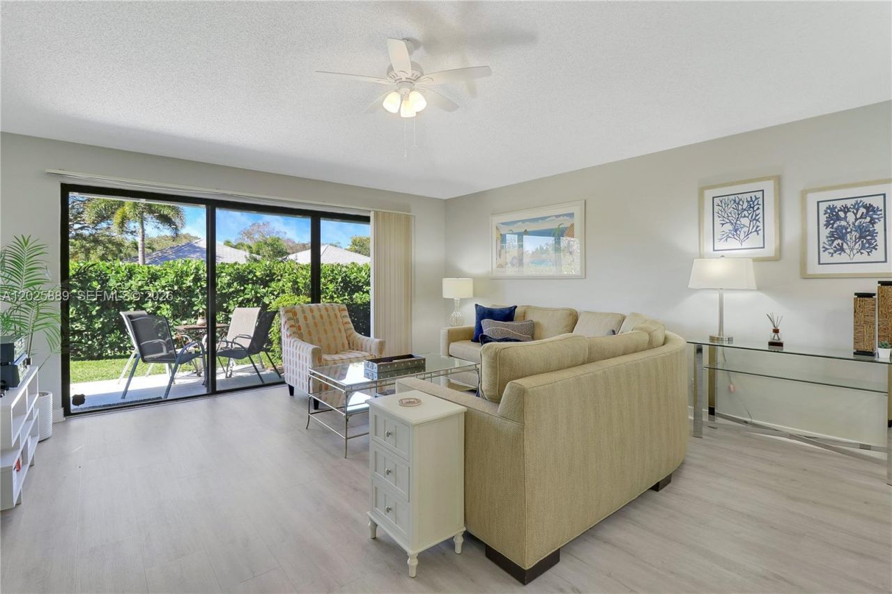 105 Club Dr , Unit 105, Palm Beach Gardens, FL 33418 Photo