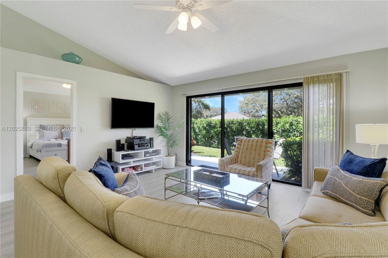 105 Club Dr , Unit 105, Palm Beach Gardens, FL 33418 Photo