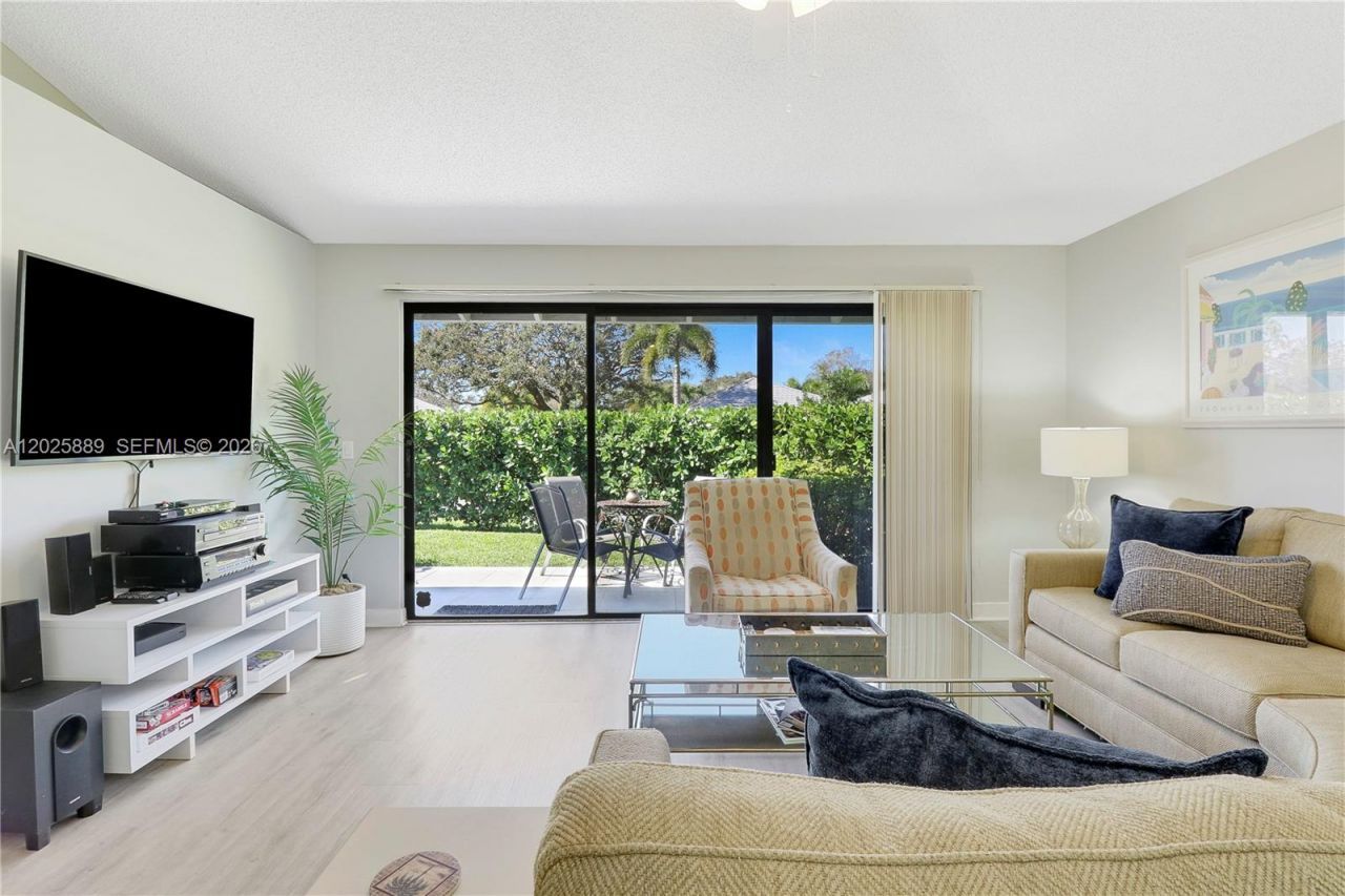 105 Club Dr , Unit 105, Palm Beach Gardens, FL 33418 Photo
