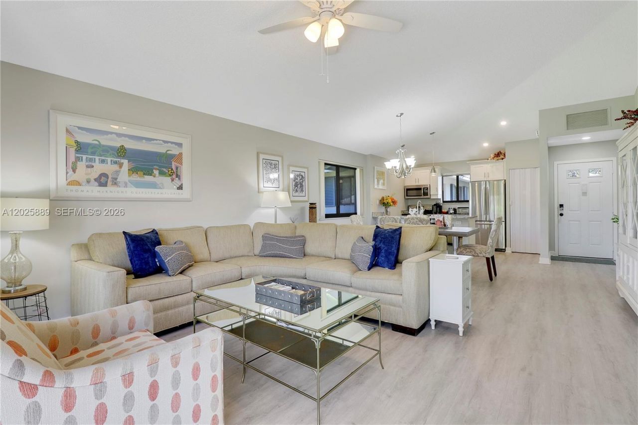 105 Club Dr , Unit 105, Palm Beach Gardens, FL 33418 Photo