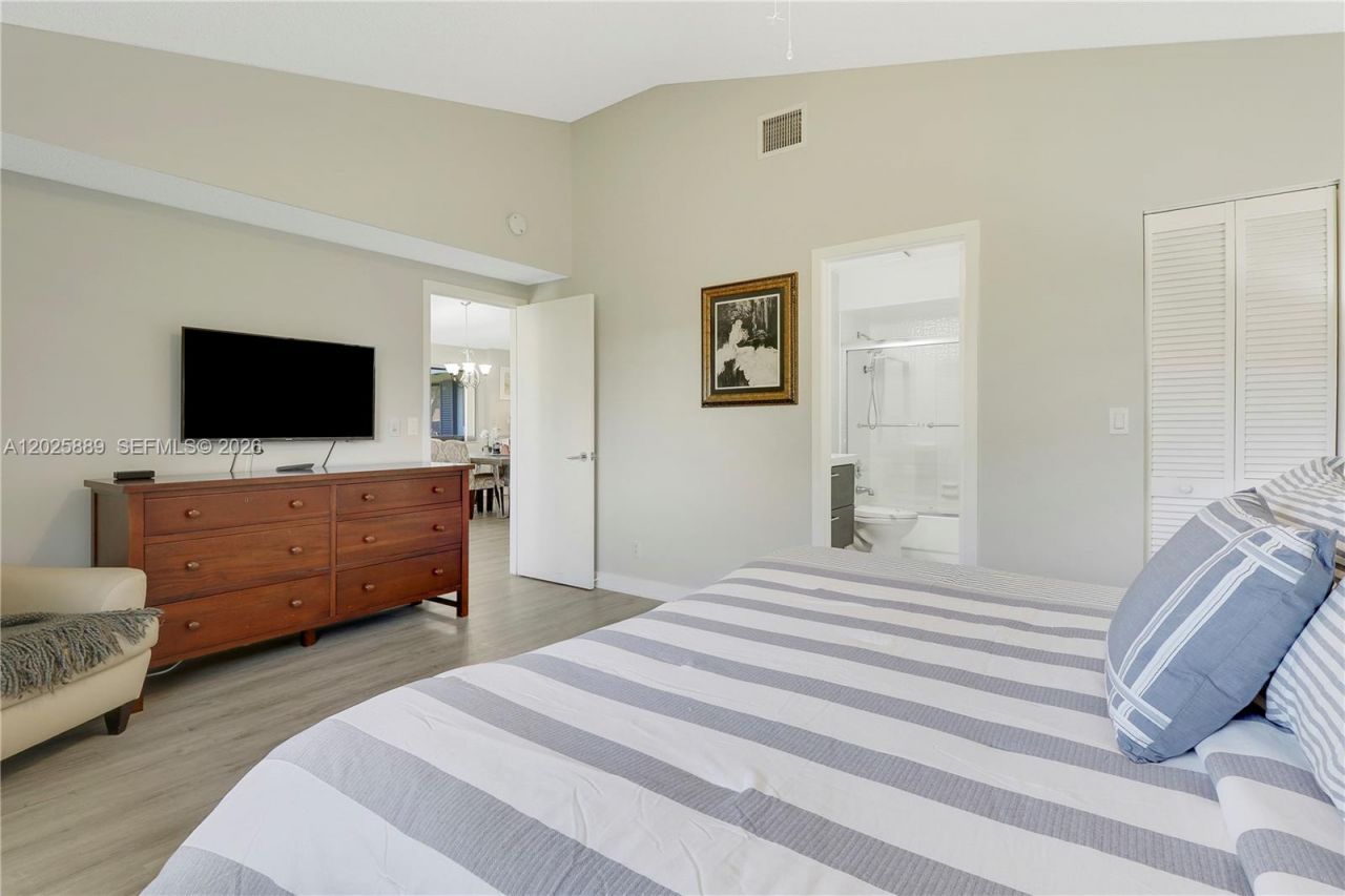 105 Club Dr , Unit 105, Palm Beach Gardens, FL 33418 Photo