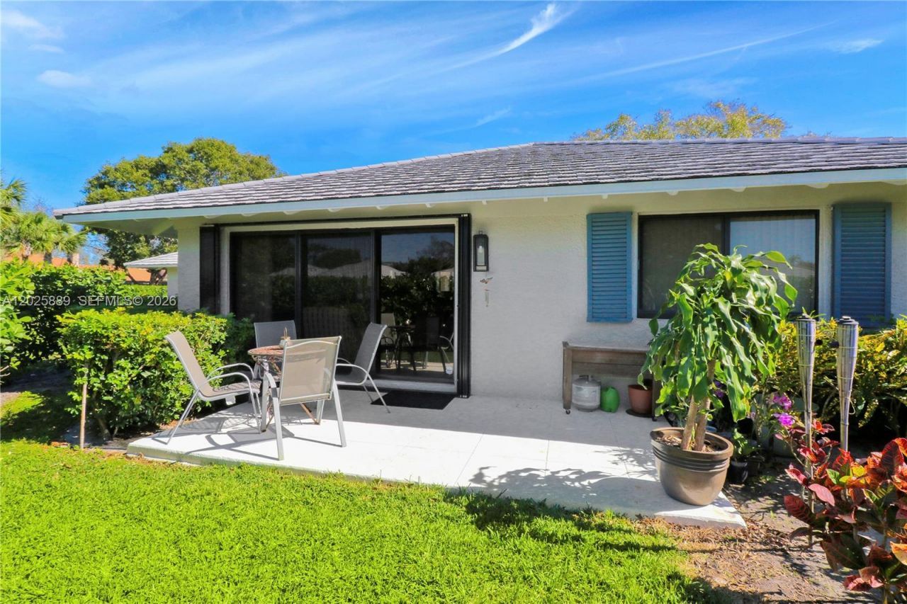 105 Club Dr , Unit 105, Palm Beach Gardens, FL 33418 Photo