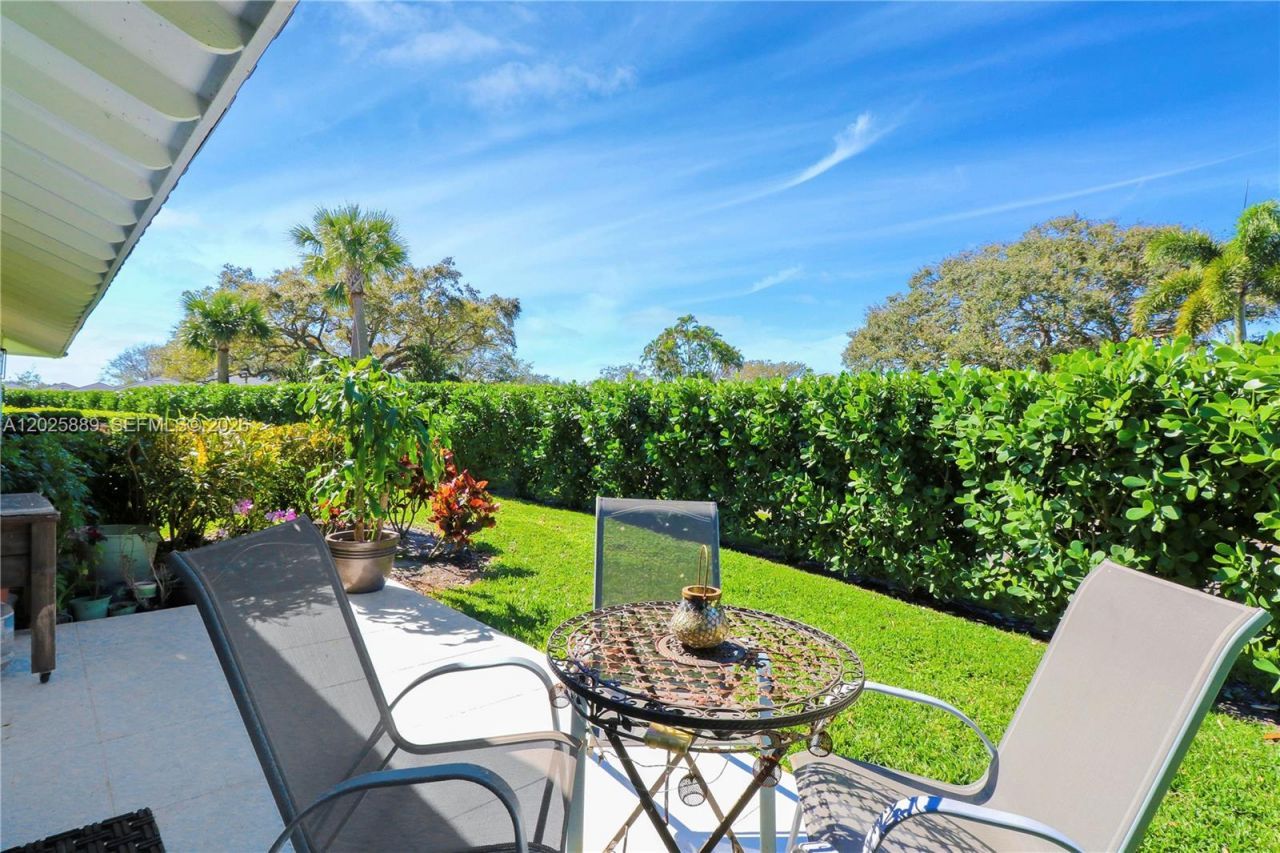 105 Club Dr , Unit 105, Palm Beach Gardens, FL 33418 Photo