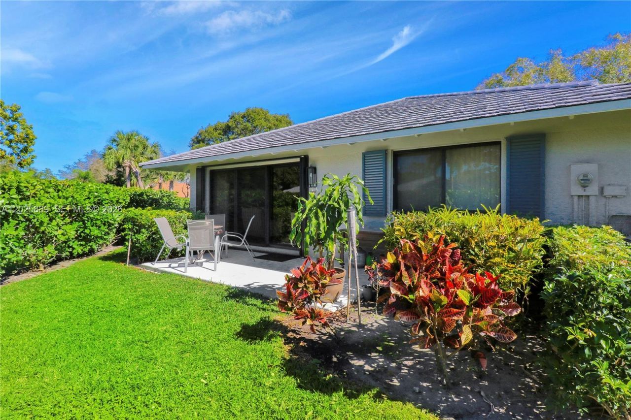 105 Club Dr , Unit 105, Palm Beach Gardens, FL 33418 Photo