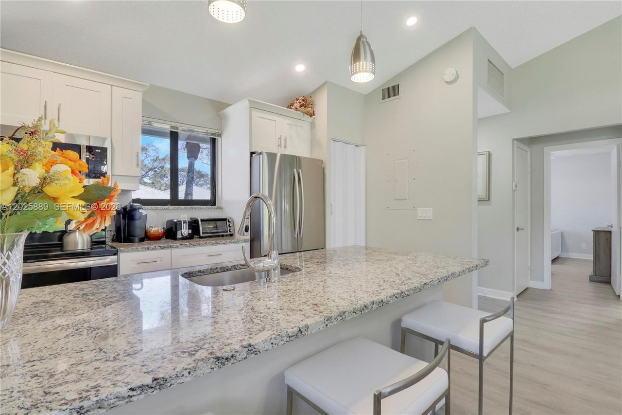 105 Club Dr , Unit 105, Palm Beach Gardens, FL 33418 Photo