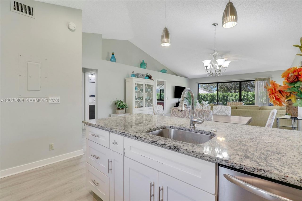 105 Club Dr , Unit 105, Palm Beach Gardens, FL 33418 Photo