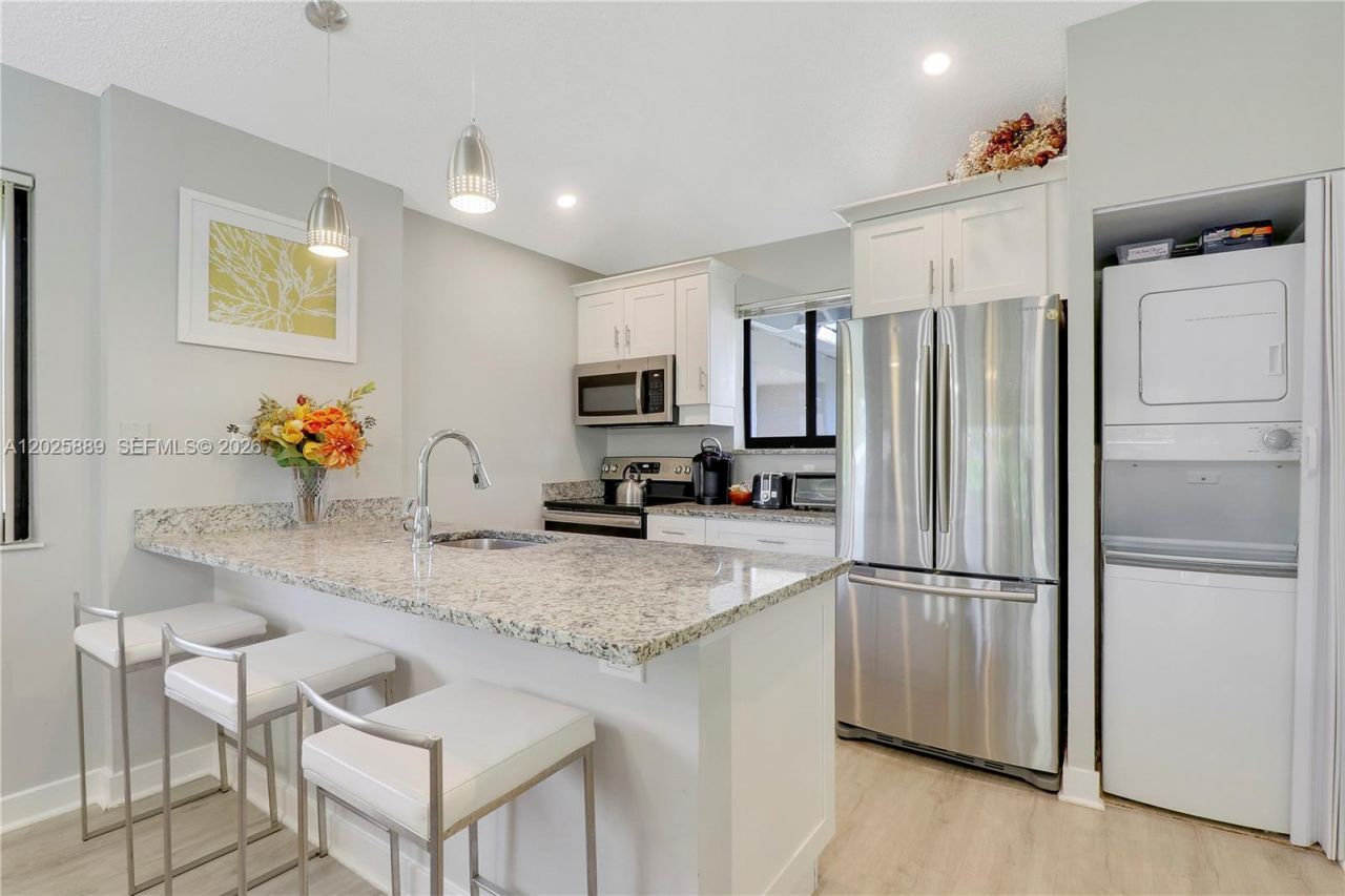 105 Club Dr , Unit 105, Palm Beach Gardens, FL 33418 Photo