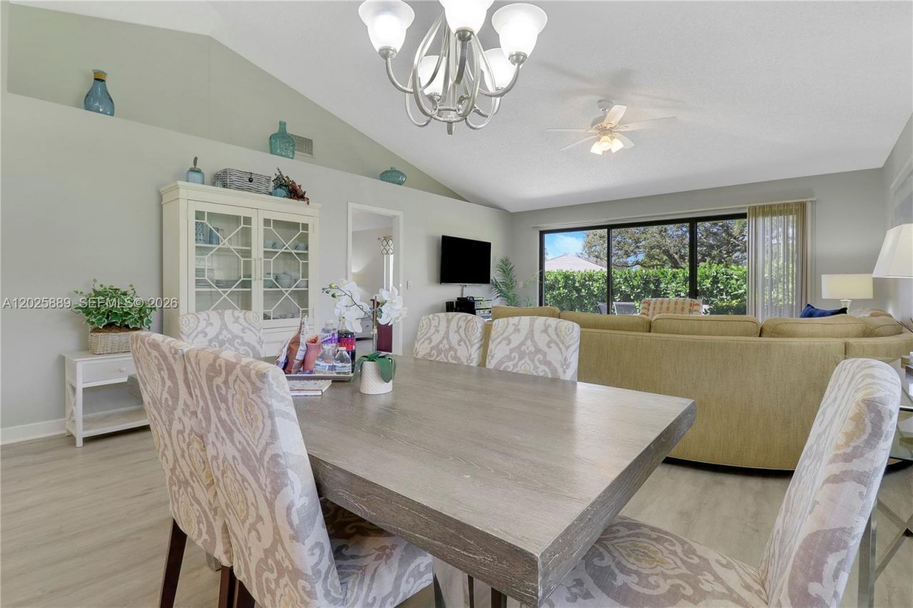 105 Club Dr , Unit 105, Palm Beach Gardens, FL 33418 Photo