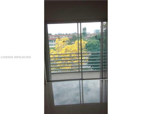 2880 NE 203rd St , Unit B25, Aventura, FL 33180