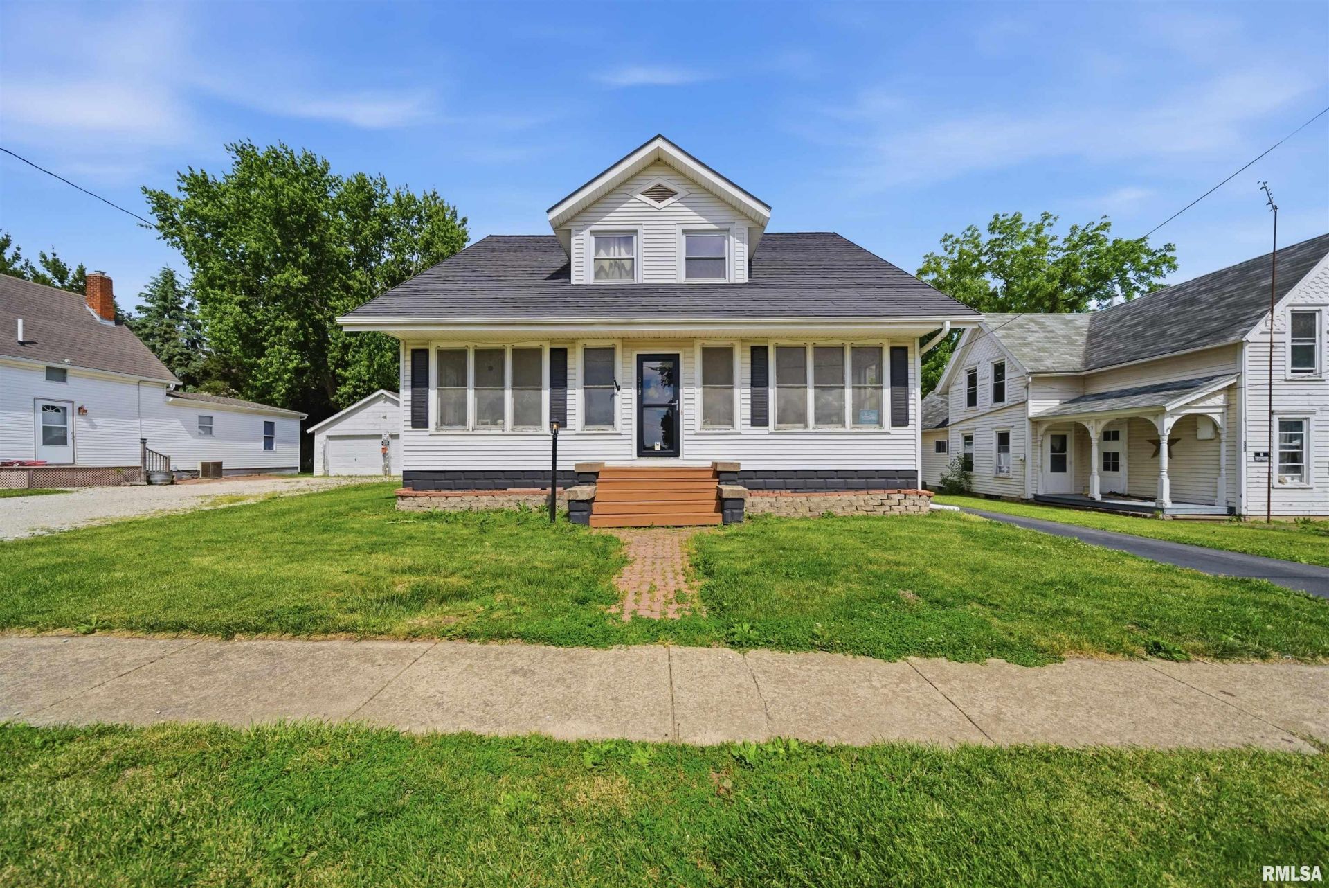 319 S Peoria Street, Bradford, IL 61421 Main Photo