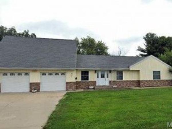 4906 Wyaconda Street , Hannibal, MO 63401