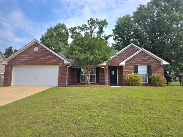 138 Colt Ln., Guntown, MS 38849
