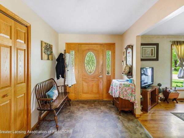 10216 N Royston Road, Grand Ledge, MI 48837