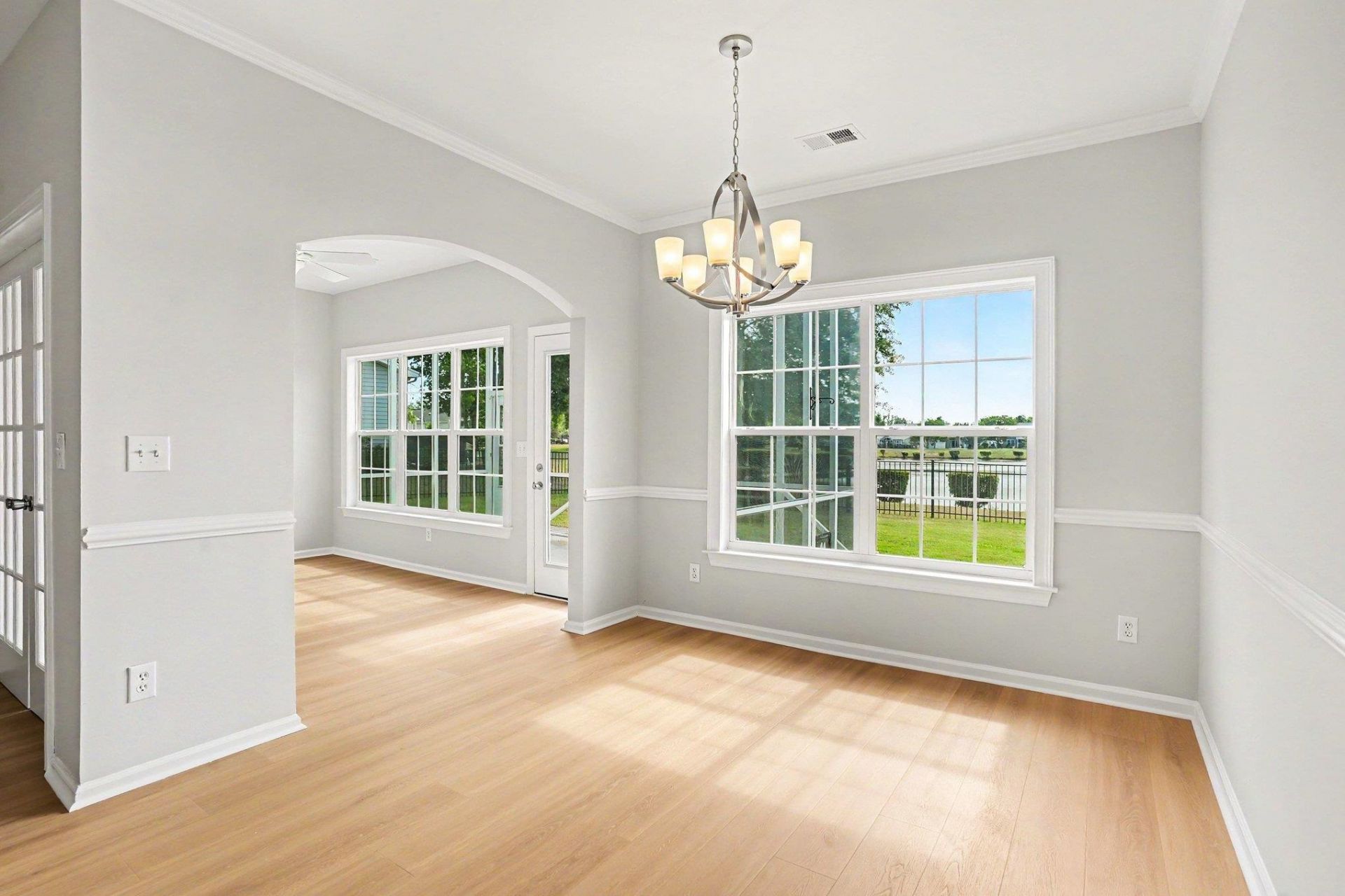 400 Carriage Lake Dr.  Photo 14