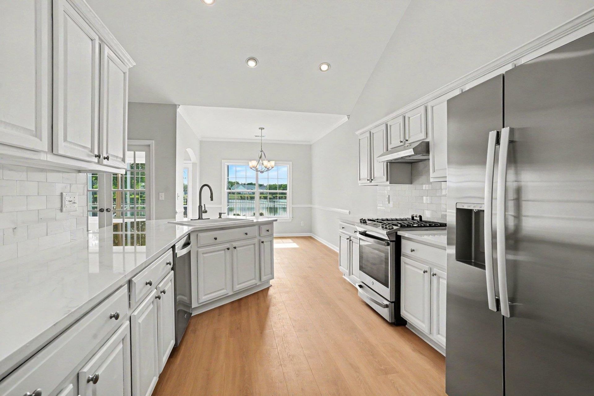 400 Carriage Lake Dr.  Photo 17