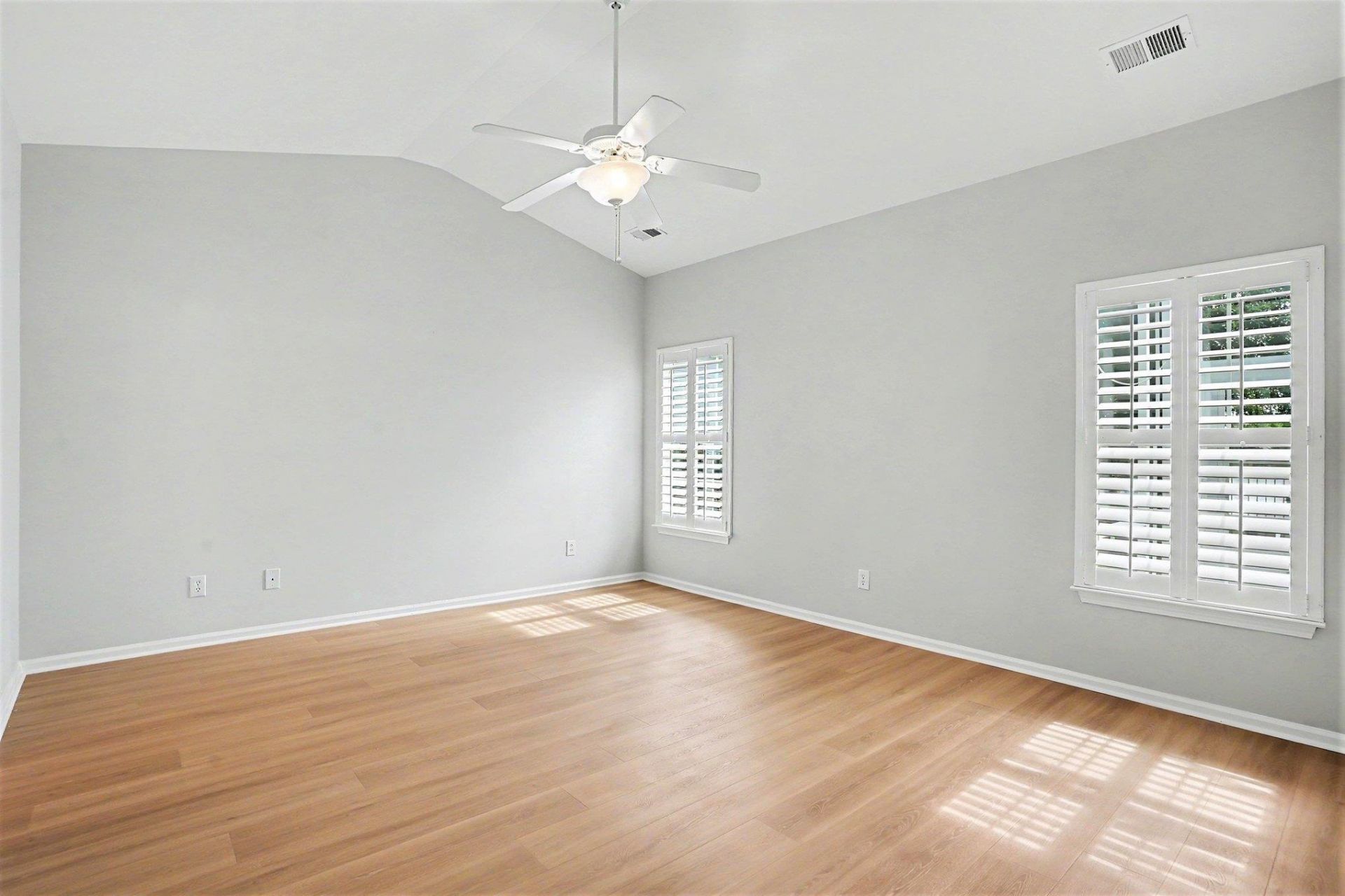 400 Carriage Lake Dr.  Photo 19