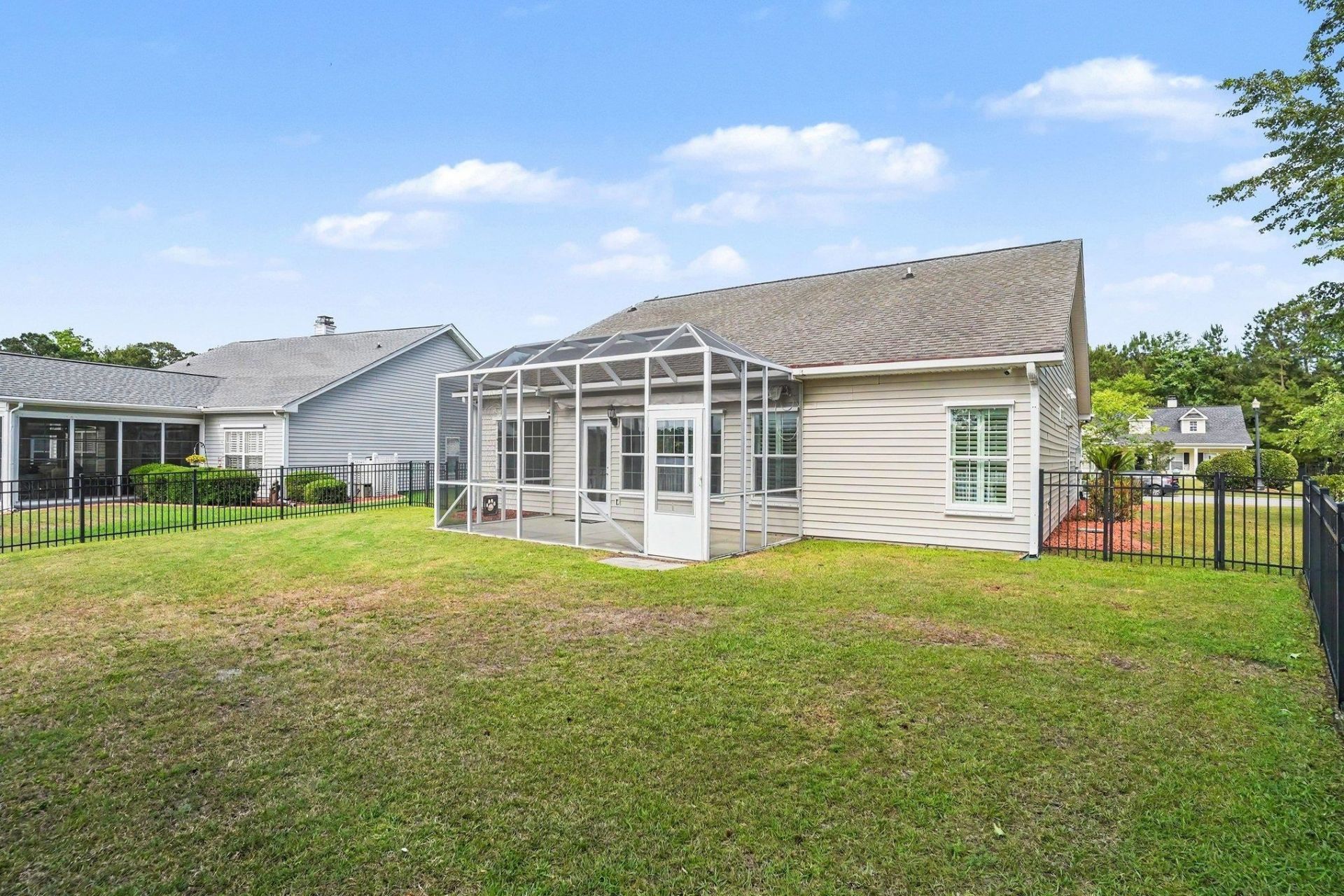 400 Carriage Lake Dr.  Photo 32