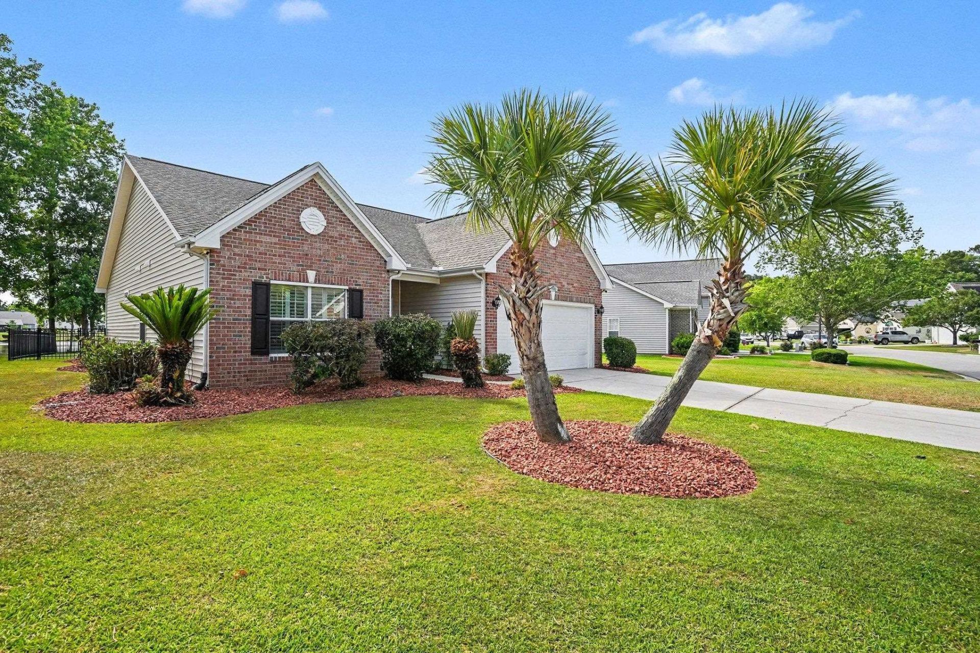 400 Carriage Lake Dr.  Photo 4