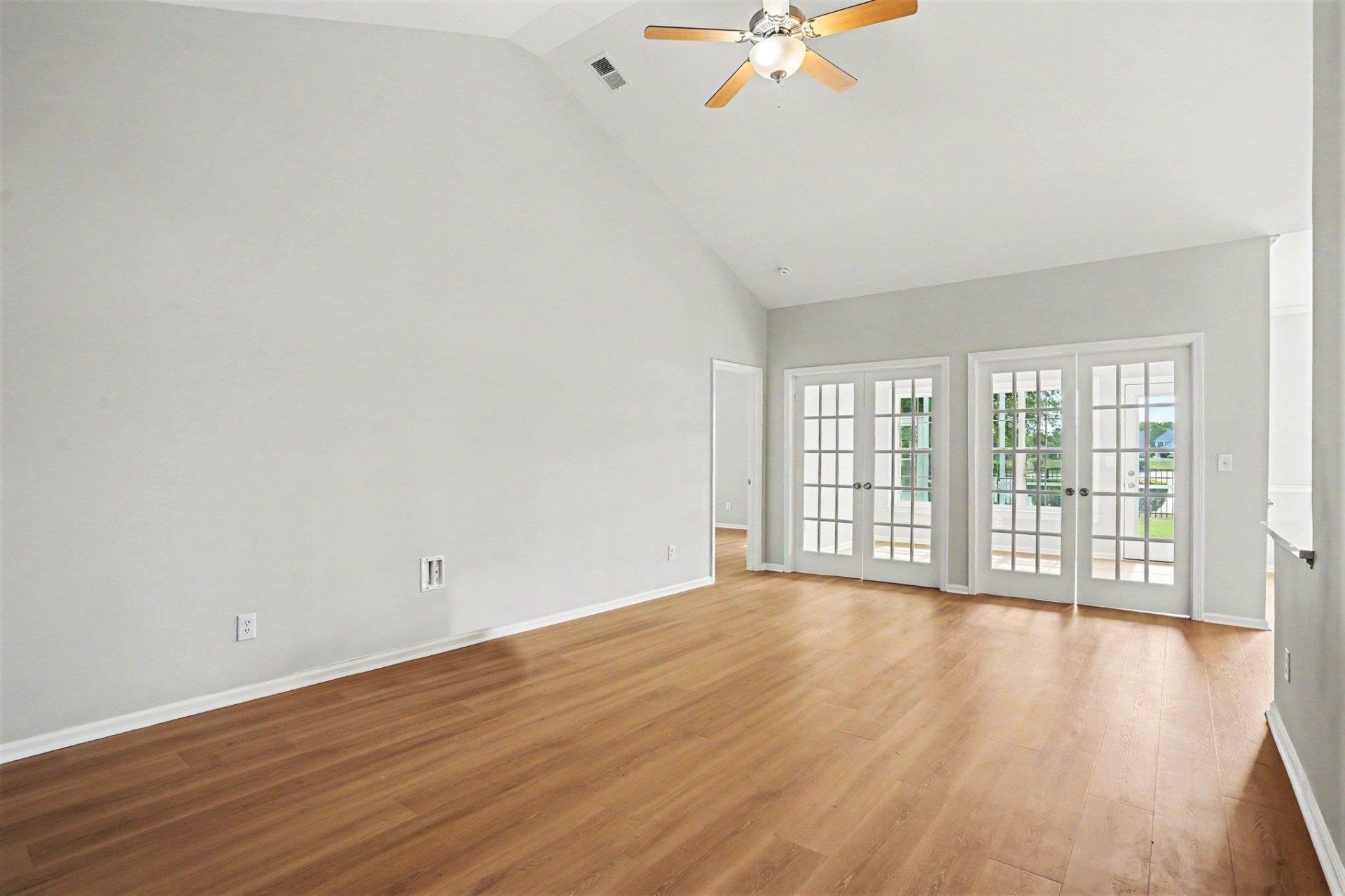400 Carriage Lake Dr.  Photo 8