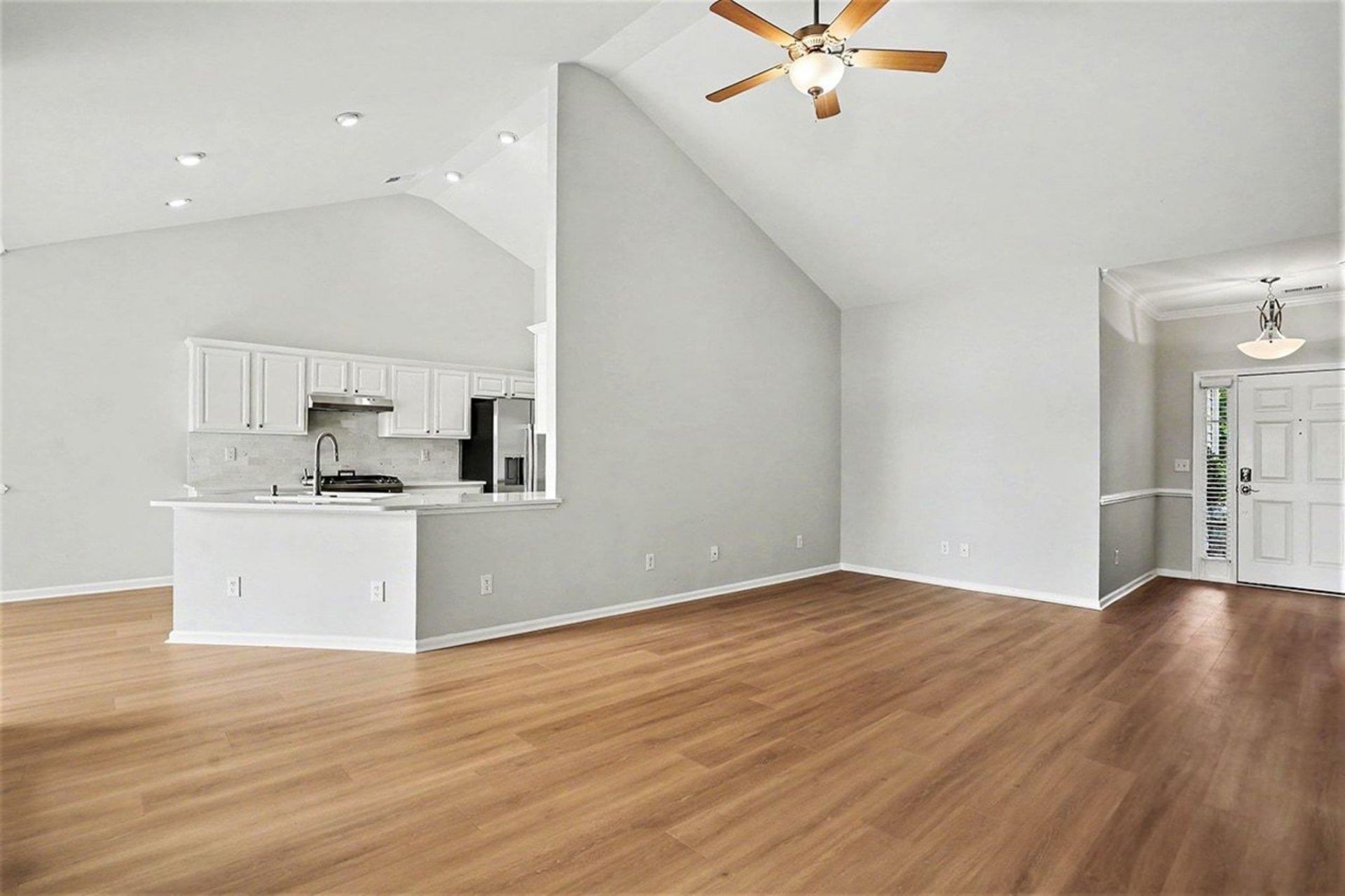 400 Carriage Lake Dr.  Photo 9