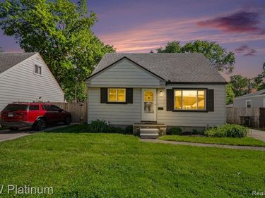 23647 Beverly Street, St. Clair Shores, MI 48082
