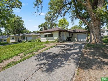 5418 Northwest Drive , Omaha, NE 68104