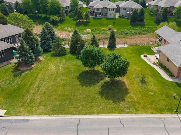 5704 S Lazy Ridge Pl, Sioux Falls, SD 57108