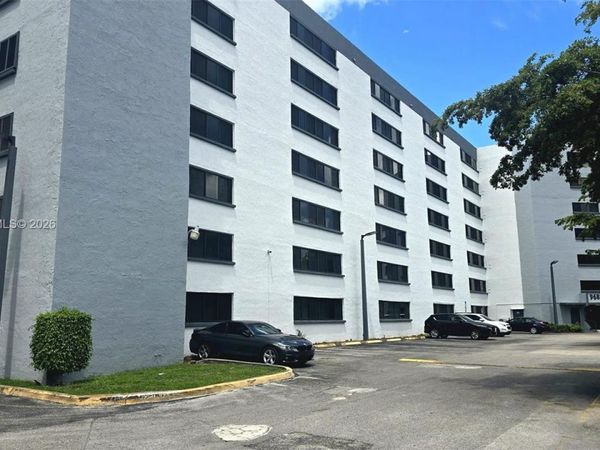 9688 Fontainebleau Blvd , Unit 702, Miami, FL 33172