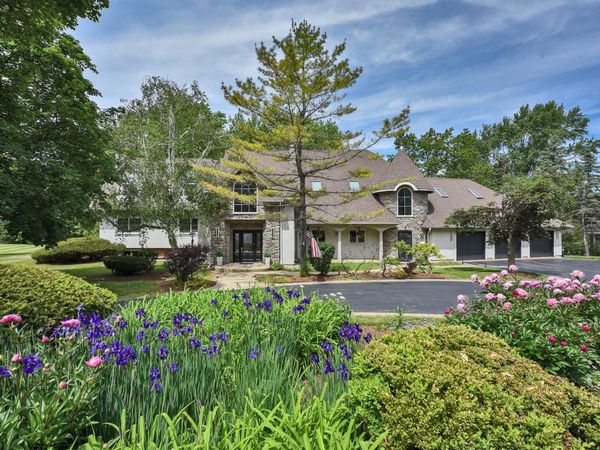 144 Highland Road , Inverness, IL 60067