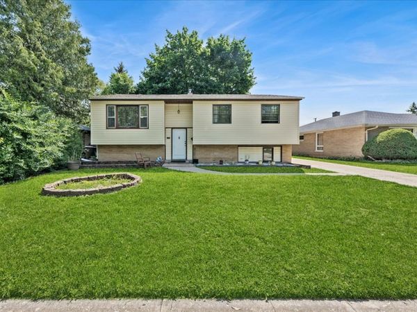 2325 Yeoman Street , Waukegan, IL 60087