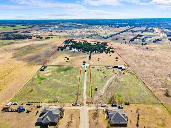 710 E Reindeer Road , Lancaster, TX 75146