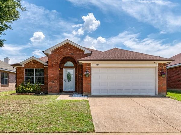 934 Plumeria Drive, Arlington, TX 76002