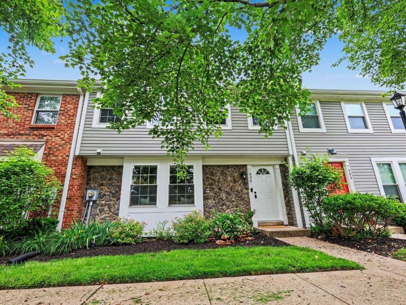 906 Woodlyn Drive N, Unit 4, Anderson Twp, OH 45230 Photo 2