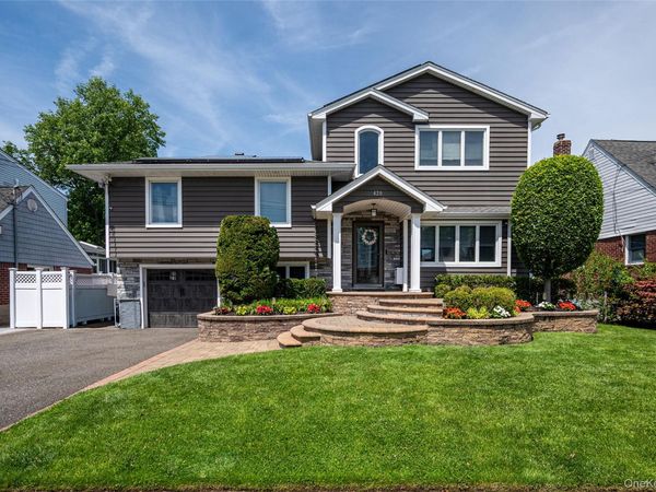 420 Philadelphia Avenue , Massapequa Park, NY 11762