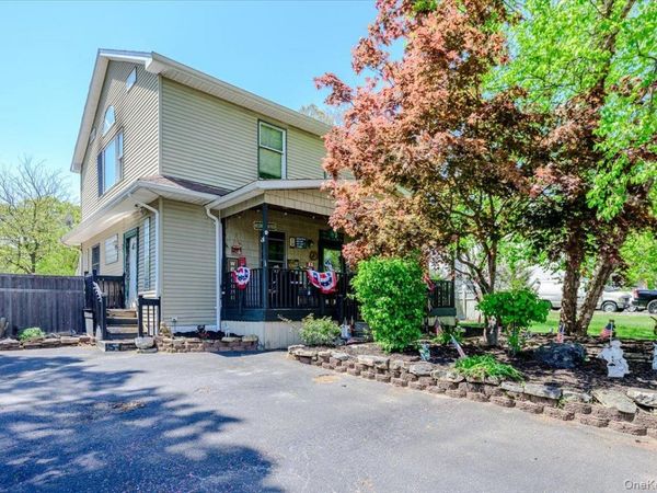 35 Cooke Avenue , Holtsville, NY 11742