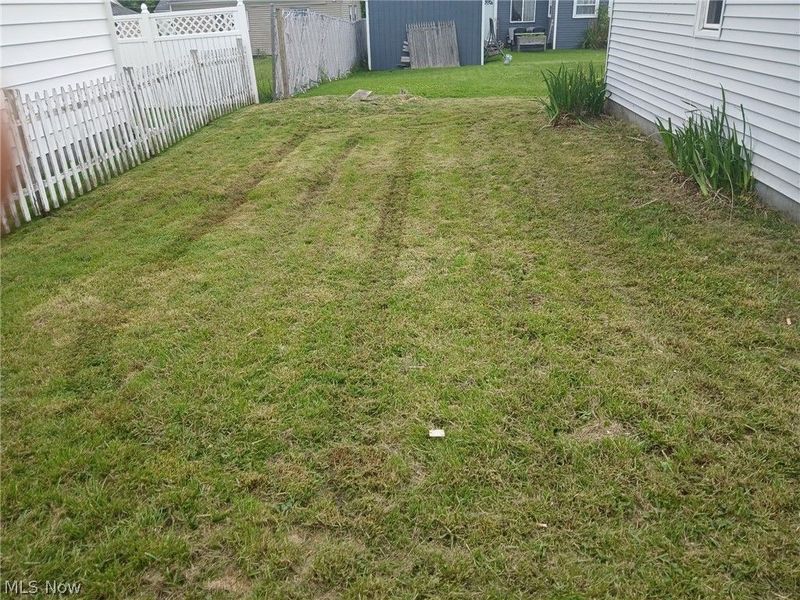 2065 Clermont Avenue NE, Warren, OH 44483 Photo 5