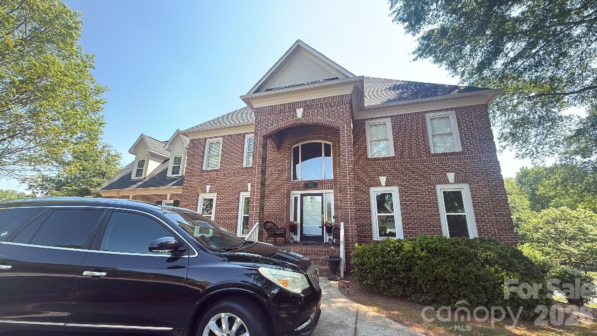 232 40th Avenue Drive Nw, Hickory, NC 28601 Main Photo