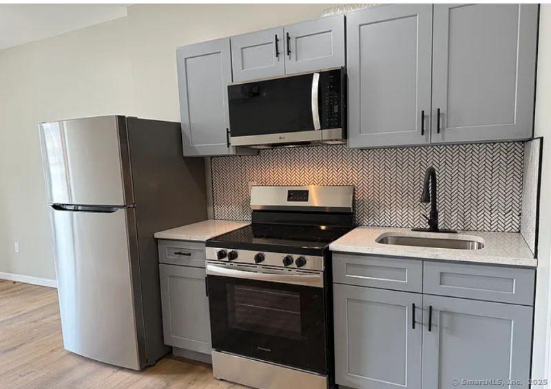 61 Field, Unit 211, Waterbury, CT 06702 Main Photo
