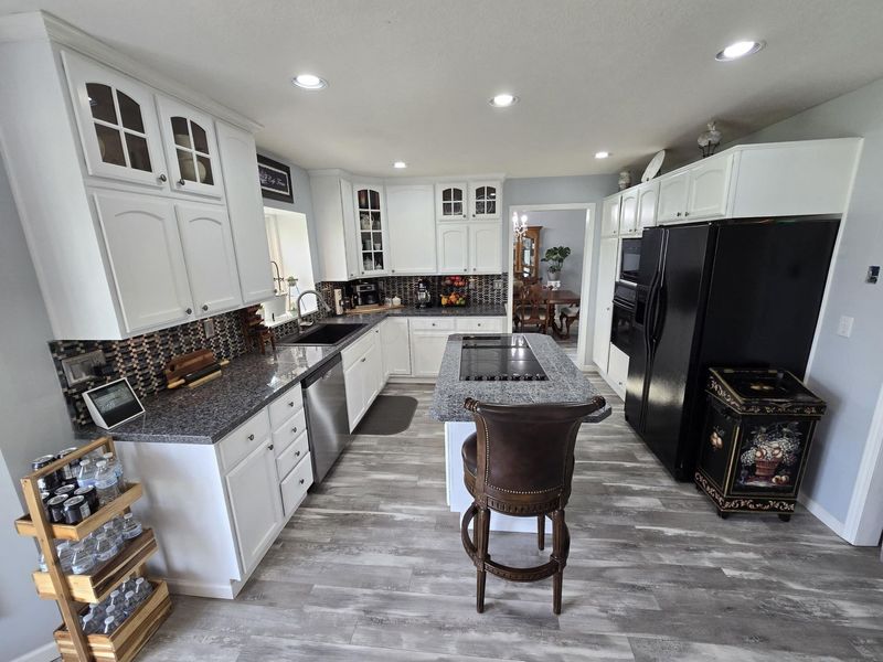1938 W Glenhurst Drive NW, Lancaster, OH 43130 Photo 3