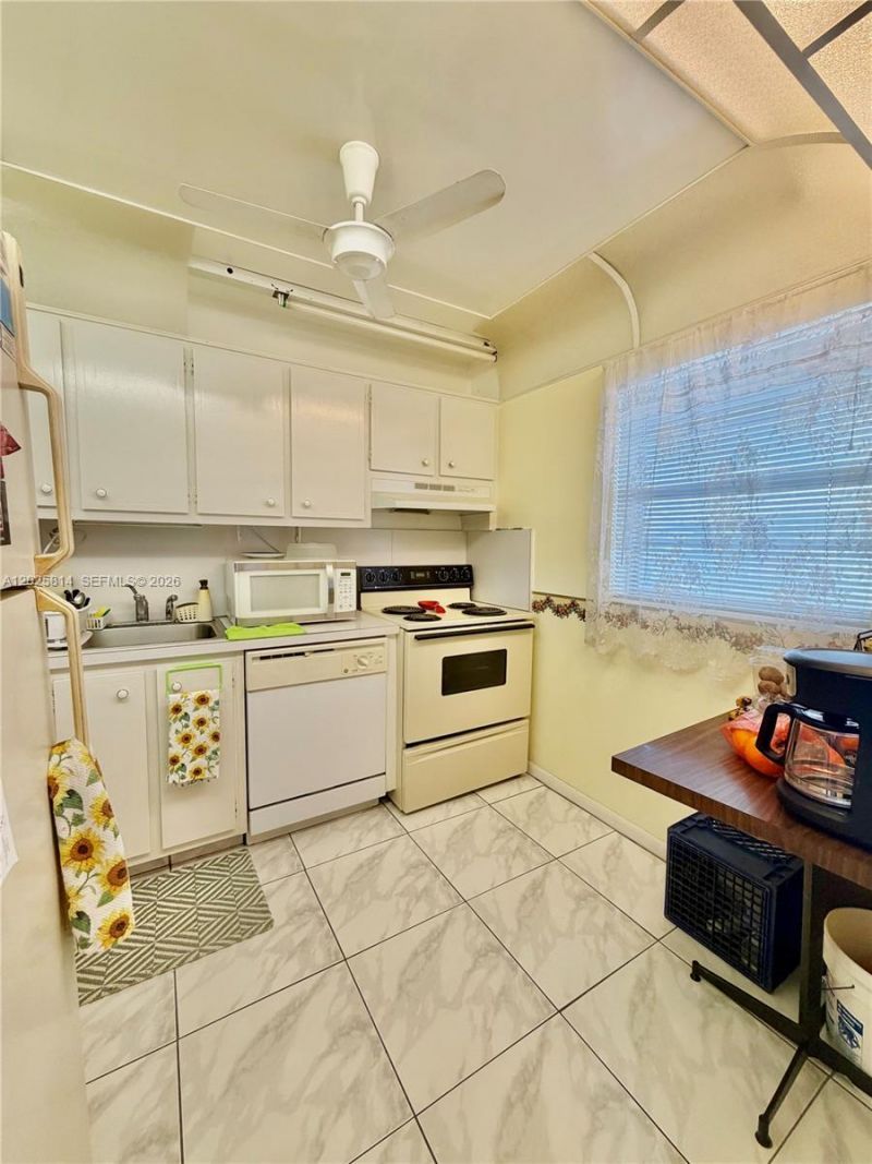 2901 NW 46th Ave , Unit 304, Lauderdale Lakes, FL 33313 Photo