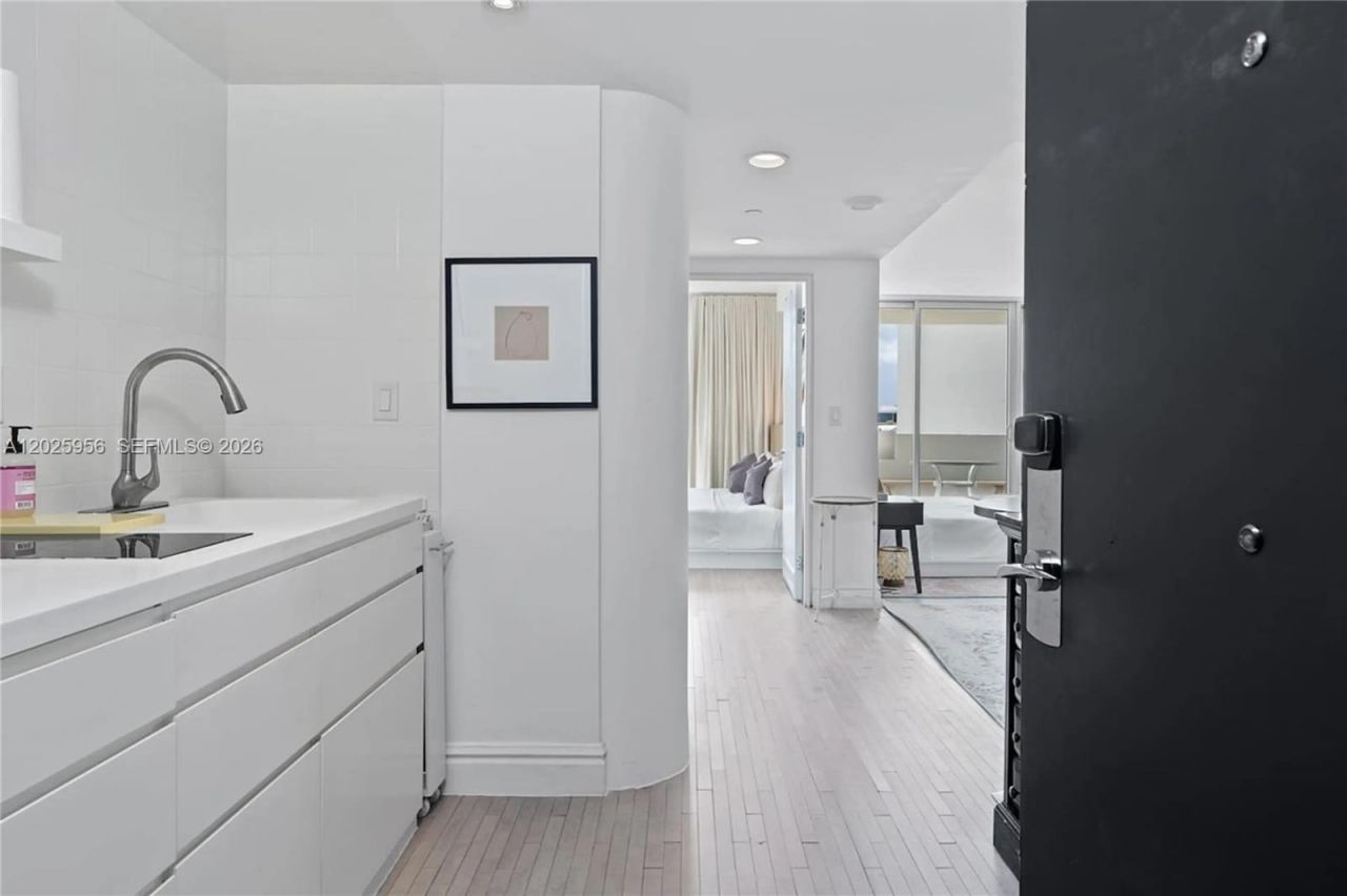 1100 West Ave , Unit 427, Miami Beach, FL 33139 Photo