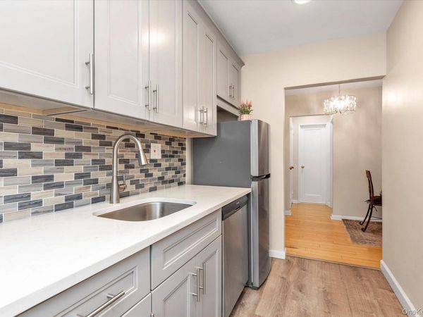 396 Merrick Road, Unit 1A, Rockville Centre, NY 11570