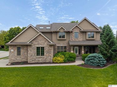 16505 Bauman Circle, Omaha, NE 68116